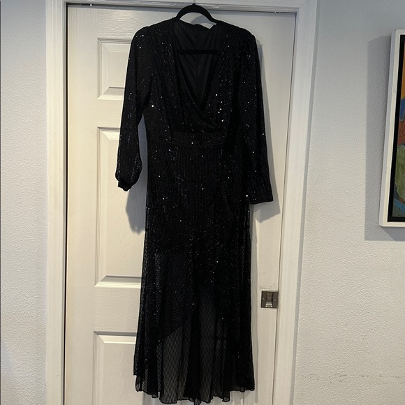 Elegant Black Sequin Dress - Picture 1 of 4